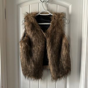 Faux fur vest. Small